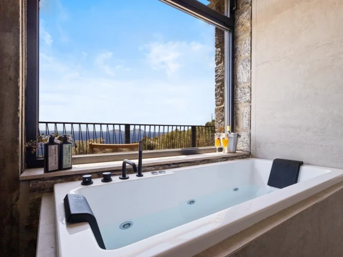 Petres Luxury Villa 01