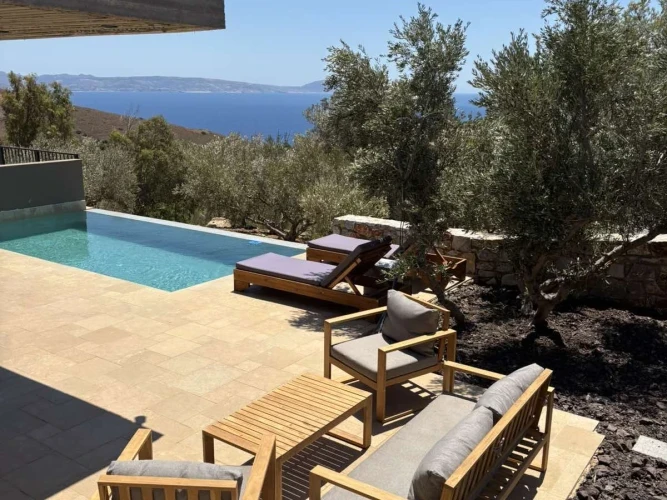 Petres Luxury Villa 01