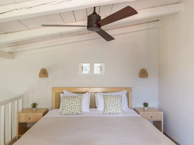 Mezzanine Cottage With Balcony