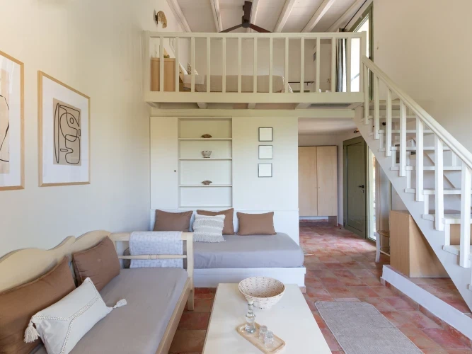 Mezzanine Cottage With Balcony