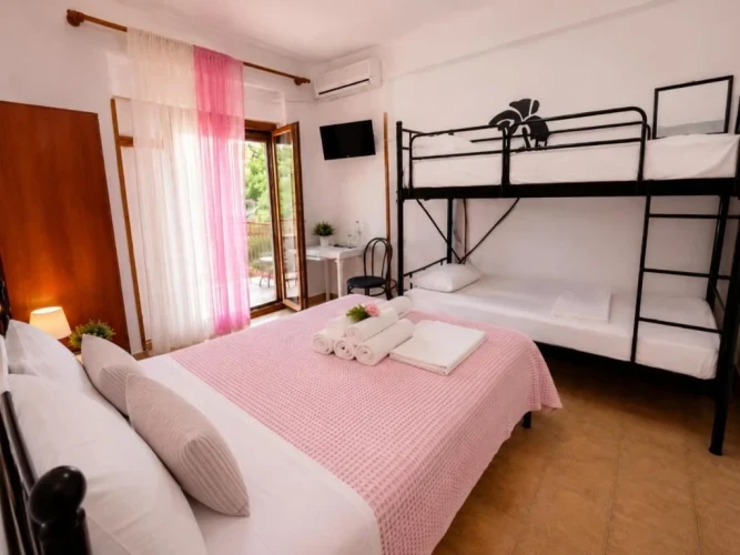  Quadruple Room