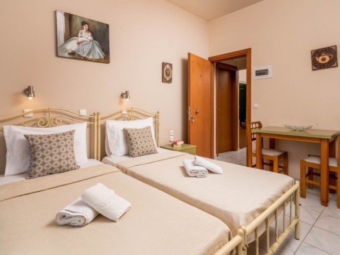 Standard double rooms with Kitchen in Pitsidia