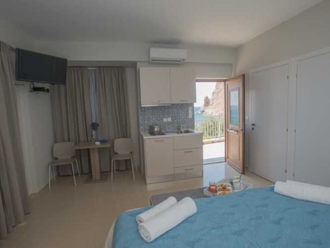 Ground floor double room with sea view (A2)