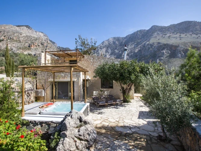 Two Bedroom Cottage with Hot Tub Jacuzzi