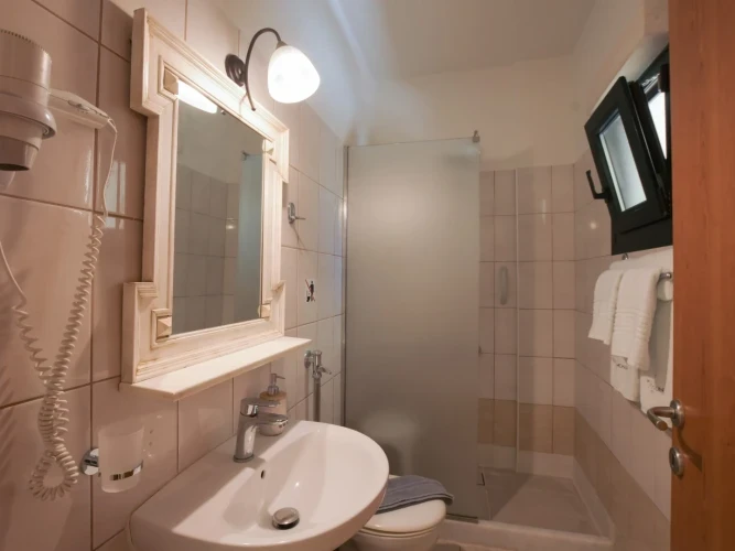 Double rooms with double bed (2)