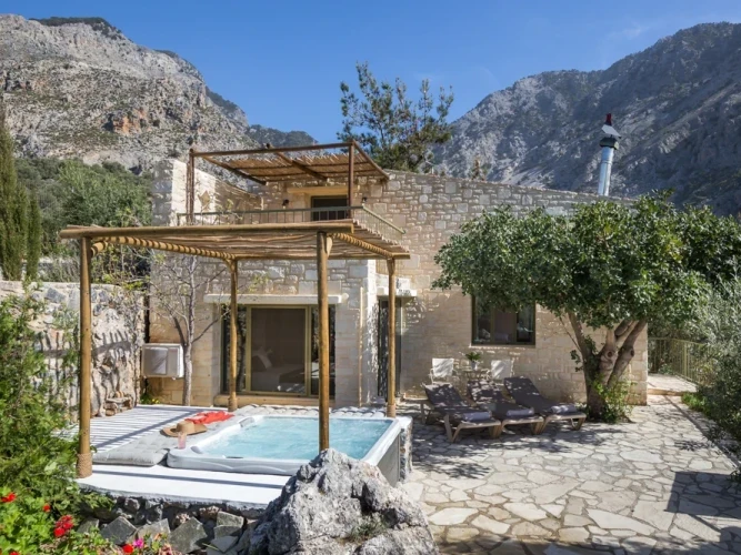 Two Bedroom Cottage with Hot Tub Jacuzzi