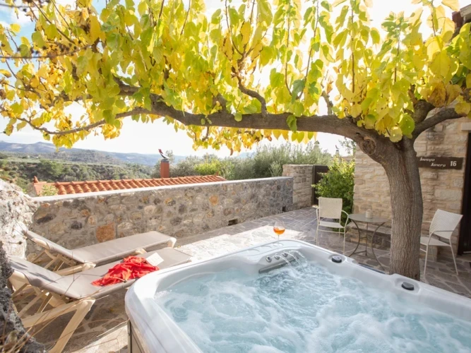 Deluxe Cottage with Hot Tub Jacuzzi